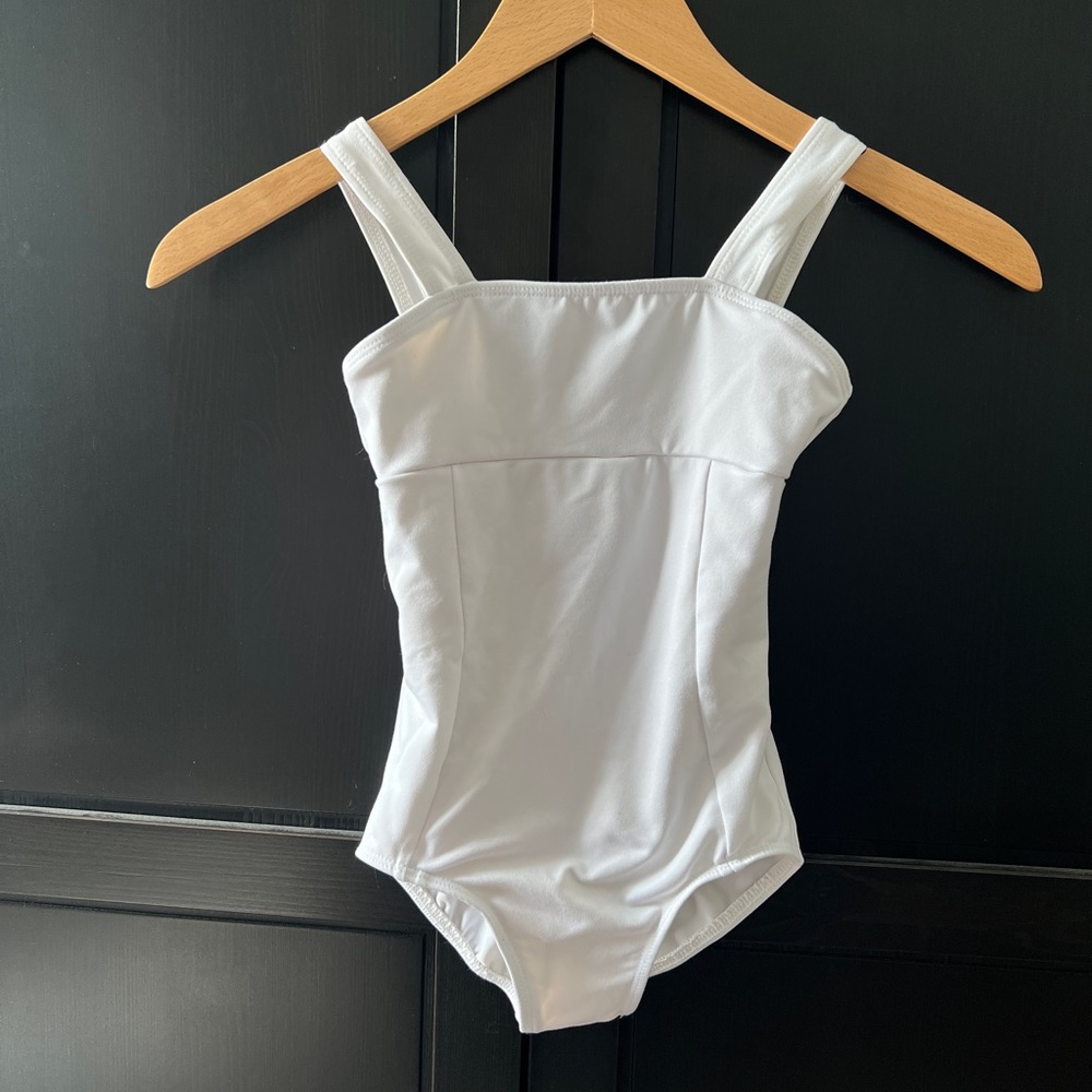 Ainsliewear girl’s medium white leotard